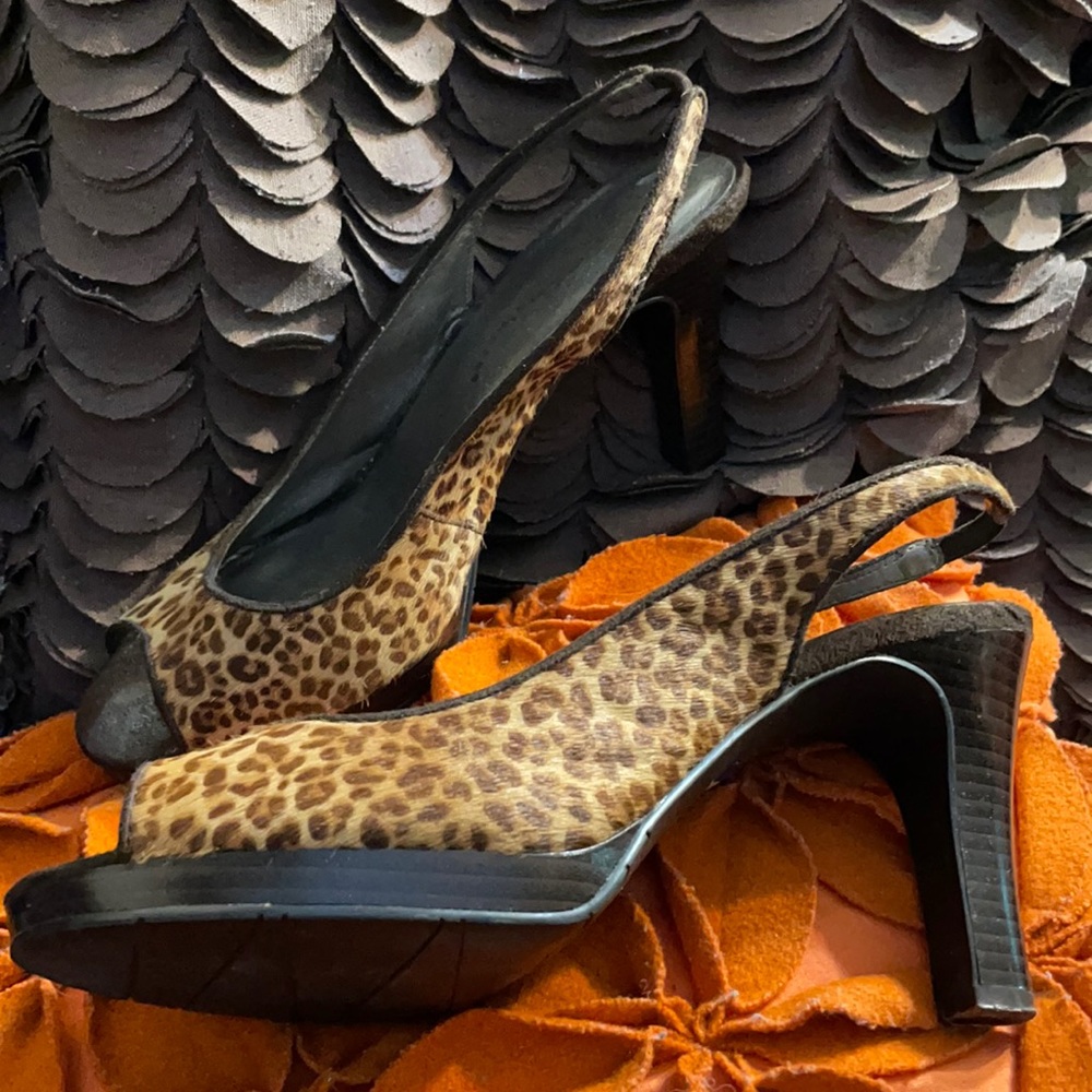 Worn once Cloud Walkers leopard print open toe sling back pumps in size 10W